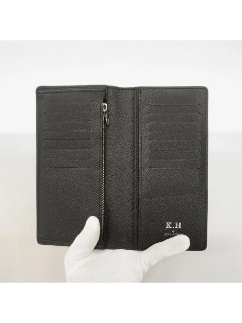 Louis Vuitton Wallet Taiga Portefeuille Brazza Noir